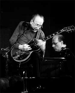 Les Paul playing guitare